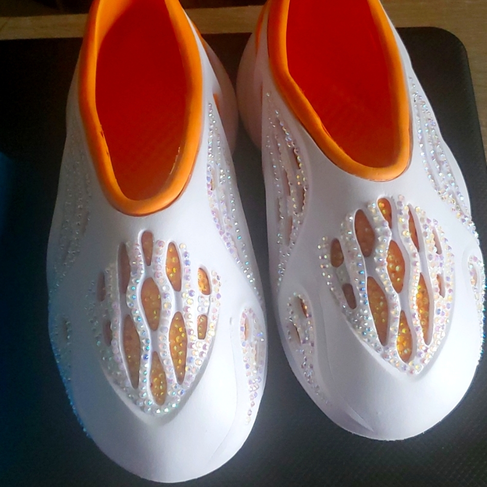 FOAM SLIPPERS